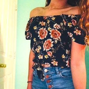 XS cropped navy blouse with flower pattern